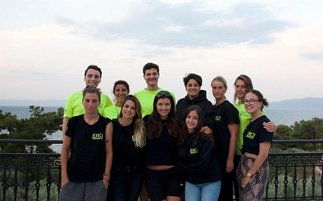 Des volontaires de l'ONG ERCI - Emergency Response Centre International fondée et dirigée par Panos Moraïtis. (Copie d'écran Facebook) Des volontaires de l'ONG ERCI - Emergency Response Centre International fondée et dirigée par Panos Moraïtis. (Copie d'écran Facebook)