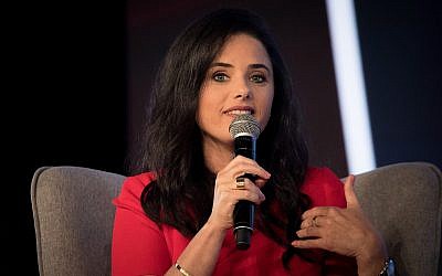 La ministre de la Justice Ayelet Shaked lors d'une conférence sur la chaîne Hadashot à Jérusalem, le 3 septembre 2018 (Crédit : Yonatan Sindel/Flash90) La ministre de la Justice Ayelet Shaked lors d'une conférence sur la chaîne Hadashot à Jérusalem, le 3 septembre 2018 (Crédit : Yonatan Sindel/Flash90)
