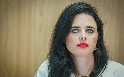 La ministre de la Justice Ayelet Shaked lors d'une conférence de presse à Tel Aviv, le 5 septembre 2018 (Crédit : Flash90) La ministre de la Justice Ayelet Shaked lors d'une conférence de presse à Tel Aviv, le 5 septembre 2018 (Crédit : Flash90)