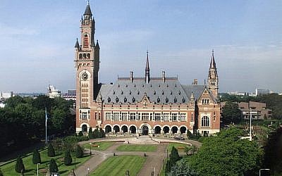 Le Palais de la paix de La Haye, siège de la cour pénale internationale (Crédit : Domaine public/Wikipedia)