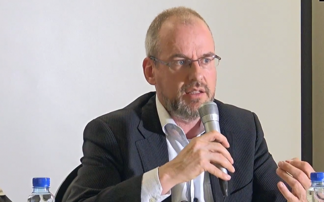Arnoud van Doorn, député du conseil municipal de la Haye pour le parti islamiste pour l'Unité (Capture d'écran : YouTube ) Arnoud van Doorn, député du conseil municipal de la Haye pour le parti islamiste pour l'Unité (Capture d'écran : YouTube )