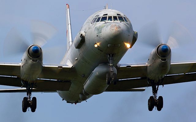 Un avion militaire russe Ilyushin IL-20 atterrit sur la base aérienne de Kubinka, le 3 juin 2011. (Crédit : Artyom Anikeev/iStock/Getty Images) Un avion militaire russe Ilyushin IL-20 atterrit sur la base aérienne de Kubinka, le 3 juin 2011. (Crédit : Artyom Anikeev/iStock/Getty Images)