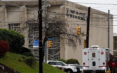 Le 27 octobre 2018 à Pittsburgh, en Pennsylvanie, la synagogue Tree of Life, dans le quartier de Squirrel Hill. (Crédit : Jeff Swensen / Getty Images / AFP) Le 27 octobre 2018 à Pittsburgh, en Pennsylvanie, la synagogue Tree of Life, dans le quartier de Squirrel Hill. (Crédit : Jeff Swensen / Getty Images / AFP)
