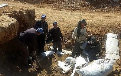 Les fouilles d'un site d'exécution de masse dans le quartier de la colonie russe de Jérusalem, été 2018 (Crédit : Kfir Arbiv/Autorité des antiquités israéliennes)