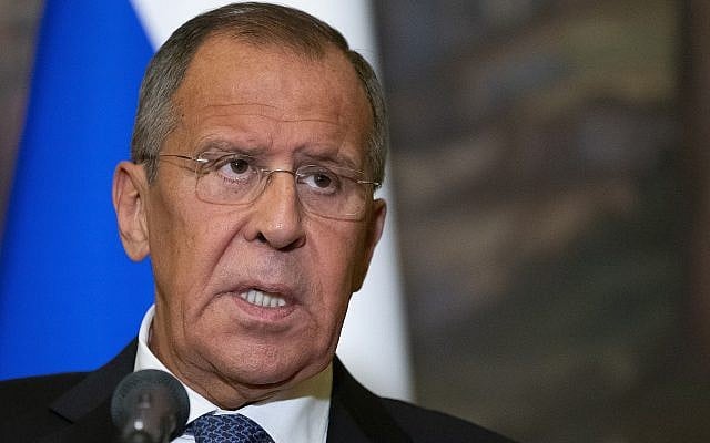 Le ministre russe des Affaires étrangères Sergey Lavrov lors d'une conférence de presse conjointe avec le ministre syrien des Affaires étrangères Walid Moallem à Moscou, Russie, le 30 août 2018. (AP Photo/Alexander Zemlianichenko) Le ministre russe des Affaires étrangères Sergey Lavrov lors d'une conférence de presse conjointe avec le ministre syrien des Affaires étrangères Walid Moallem à Moscou, Russie, le 30 août 2018. (AP Photo/Alexander Zemlianichenko)