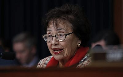 La sénatrice démocrate de New York Nita Lowey durant une commission de la chambre sur le budget au Capitole, à Washington, le 6 mars 2018 (Crédit : Carolyn Kaster/AP)