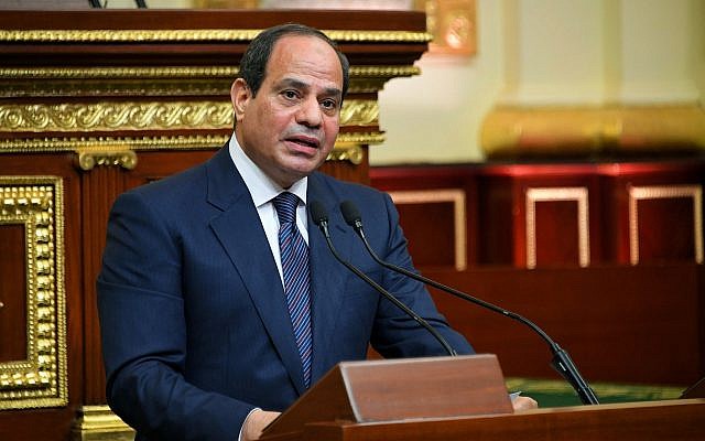 Le président égyptien Abdel-Fattah el-Sissi s'exprime devant la Chambre pour un second mandat de quatre ans au Caire, le 2 juin 2018 (Crédit : bureau de presse de la présidence égyptienne via l'AP) Le président égyptien Abdel-Fattah el-Sissi s'exprime devant la Chambre pour un second mandat de quatre ans au Caire, le 2 juin 2018 (Crédit : bureau de presse de la présidence égyptienne via l'AP)
