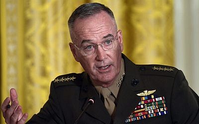Le général Joseph Dunford, général de l'United States Marine Corps.et chef d'État-Major des armées des États-Unis. durant une réunion du National Space Council à Washington, le 18 juin 2018. (Crédit : AP/Susan Walsh) Le général Joseph Dunford, général de l'United States Marine Corps.et chef d'État-Major des armées des États-Unis. durant une réunion du National Space Council à Washington, le 18 juin 2018. (Crédit : AP/Susan Walsh)