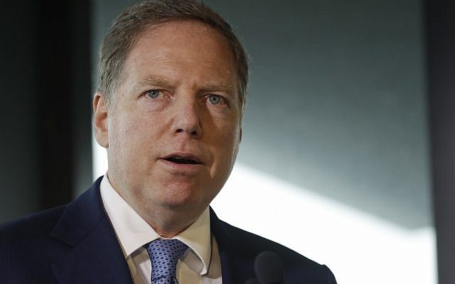L'avocat américain pour le district du sud de New York Geoffrey Berman au musée du patrimoine juif à New York, le 12 septembre 2018 (Crédit : AP Photo/Mark Lennihan)