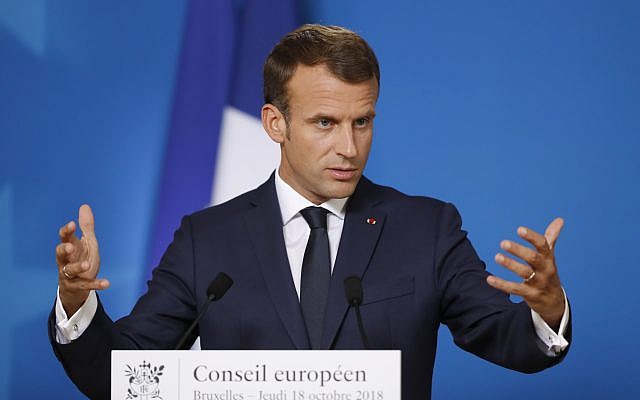 Le président français Emmanuel Macron s'exprime lors d'une conférence de presse lors d'un sommet européen à Bruxelles, le jeudi 18 octobre 2018. (Crédit : AP / Alastair Grant) Le président français Emmanuel Macron s'exprime lors d'une conférence de presse lors d'un sommet européen à Bruxelles, le jeudi 18 octobre 2018. (Crédit : AP / Alastair Grant)