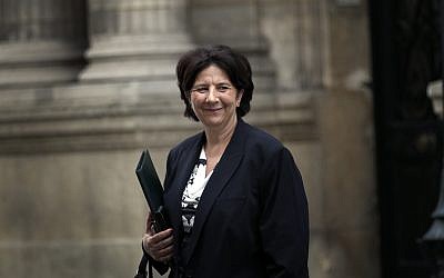 Frédérique Vidal, ministre de l'Enseignement supérieur, en mai 2018 devant l'Elysée. (Crédit : AP/Christophe Ena)