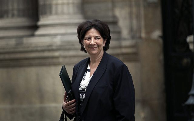 Frédérique Vidal, ministre de l'Enseignement supérieur, en mai 2018 devant l'Elysée. (Crédit : AP/Christophe Ena) Frédérique Vidal, ministre de l'Enseignement supérieur, en mai 2018 devant l'Elysée. (Crédit : AP/Christophe Ena)