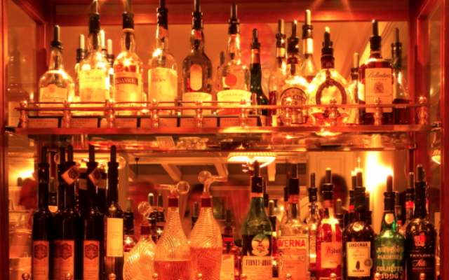 Alcools (Wikipedia, image libre de droits)