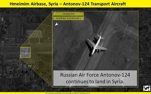 Une image satellite montrant un avion de transport russe sur un champ d'aviation syrien, le 6 octobre 2018 (Crédit : ImageSat International)