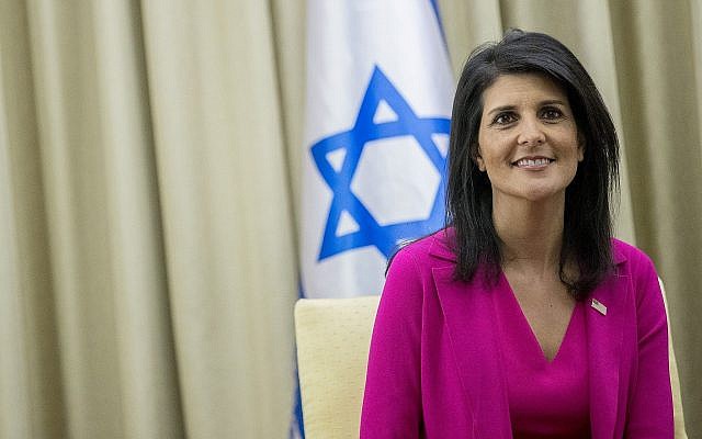 L'ambassadrice américaine aux Nations unies lors d'une rencontre avec le président Reuven Rivlin dans la résidence officielle de Jérusalem du président, le 7 juin 2017 (Crédit :  Yonatan Sindel/Flash90)