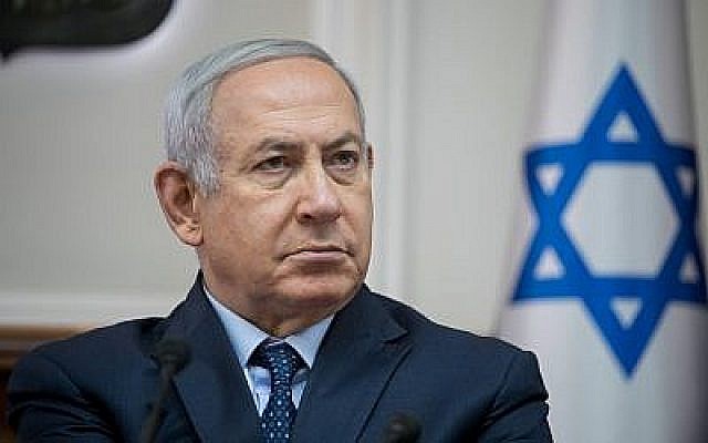 Le Premier ministre Benjamin Netanyahu dirige la réunion hebdomadaire du cabinet à son bureau à Jérusalem le 14 octobre 2018. (Ohad Zwigenberg/Yedioth Ahronoth/Pool/Flash90) Le Premier ministre Benjamin Netanyahu dirige la réunion hebdomadaire du cabinet à son bureau à Jérusalem le 14 octobre 2018. (Ohad Zwigenberg/Yedioth Ahronoth/Pool/Flash90)