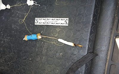 Un engin incendiaire attaché à un ballon a été retrouvé dans la cour d'une maison dans l'implantation Givat Zeev en Cisjordanie, le 8 octobre 2018. (Police israélienne)