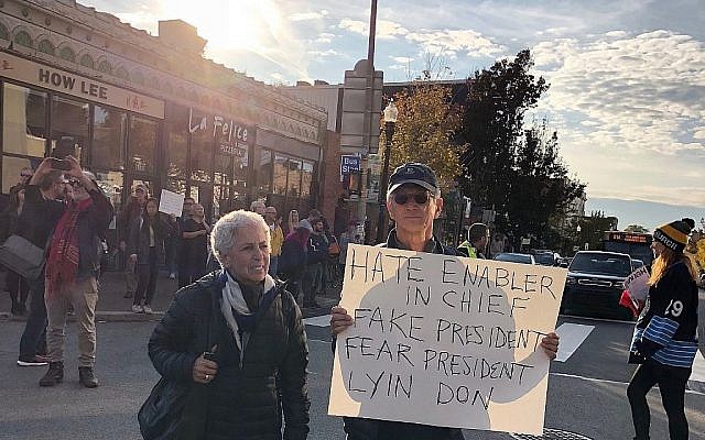 A la marche anti-Trump "Pittsburgh aime tous nos voisins" ,, le 30 octobre 2018 (Crédit : Amanda Borschel-Dan/Times of Israel)