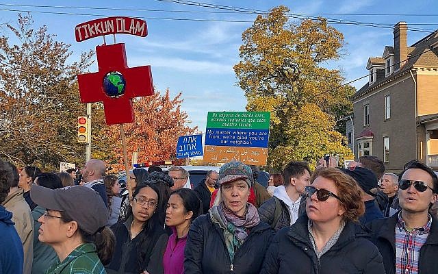 A la marche anti-Trump "Pittsburgh aime tous nos voisins" , le 30 octobre 2018 (Crédit : Amanda Borschel-Dan/Times of Israel)