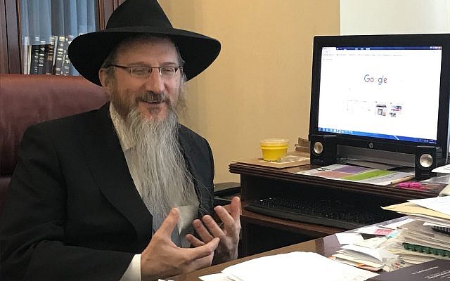 Le rabbin Berel Lazar à son bureau à Moscou, le 5 février 2018. (Crédit : Ariel Schnabel) Le rabbin Berel Lazar à son bureau à Moscou, le 5 février 2018. (Crédit : Ariel Schnabel)
