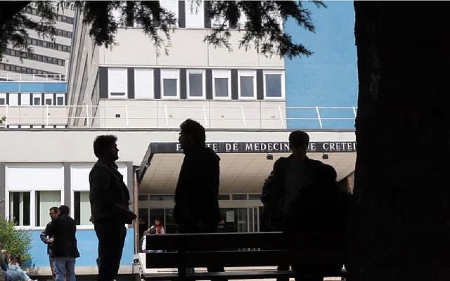 Entrée de la faculté de médecine de Créteil en 2012 (Crédit: capture d'écran facdemedecinecreteil/Youtube) Entrée de la faculté de médecine de Créteil en 2012 (Crédit: capture d'écran facdemedecinecreteil/Youtube)