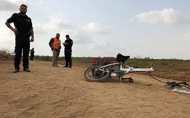 Le vélo électrique de l'homme tué lors d'un accident avec un quad à proximité de Moshav Berekhya, le 19 octobre 2018 (Crédit : Unité du porte-parole de la police) Le vélo électrique de l'homme tué lors d'un accident avec un quad à proximité de Moshav Berekhya, le 19 octobre 2018 (Crédit : Unité du porte-parole de la police)
