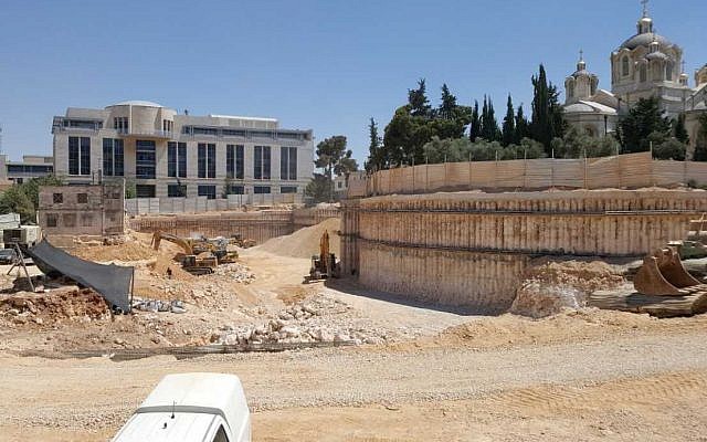 Les fouilles d'un site d'exécution de masse dans le quartier de la colonie russe de Jérusalem, été 2018 (Crédit : Kfir Arbiv/Autorité des antiquités israéliennes)