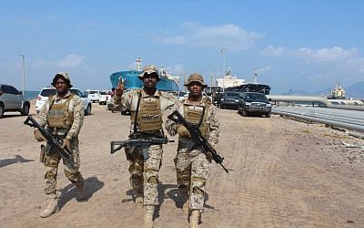 Des soldats de la coalition progouvernementale soutenue par l'Arabie saoudite, au sud d'Aden, au Yémen, le 29 octobre 2018. (Crédit : Saleh Al-OBEIDI / AFP)