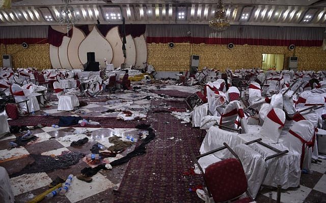 Une salle des fêtes de Kaboul, au lendemain d'un attentat suicide qui a fait une cinquantaine de morts, le 21 novembre 2018. (Crédit : WAKIL KOHSAR / AFP)