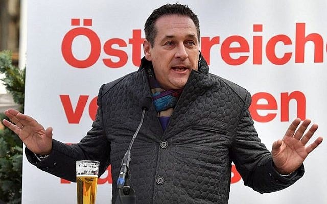 Heinz-Christian Strache, président du parti d'extrême droite Parti de la liberté d'Autriche (FPÖ), prend la parole lors d'une réunion électorale le 6 octobre 2017 à Saalfelden avant les élections législatives anticipées. (AFP PHOTO / WILDBILD) Heinz-Christian Strache, président du parti d'extrême droite Parti de la liberté d'Autriche (FPÖ), prend la parole lors d'une réunion électorale le 6 octobre 2017 à Saalfelden avant les élections législatives anticipées. (AFP PHOTO / WILDBILD)