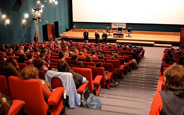 Projection d'un film au Festival International du Film d'Histoire de Pessac. (Crédit : Facebook /Festival International du Film d'Histoire de Pessac)