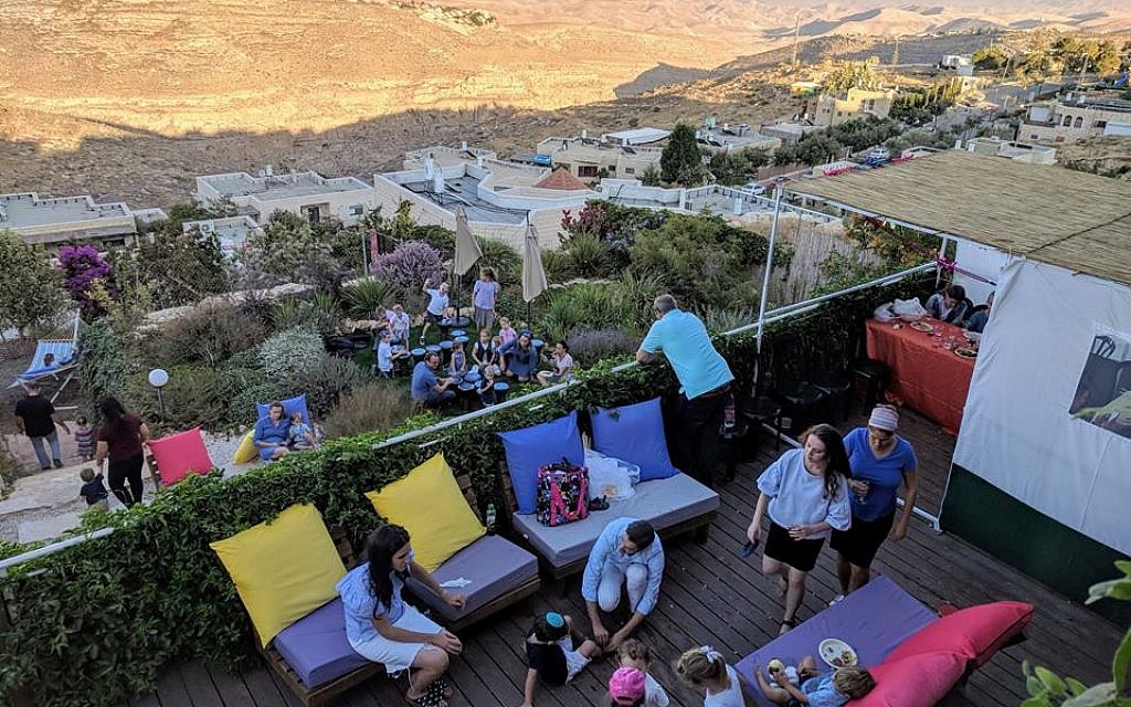 La maison de Lewis Weinger dans l'implantation de Tekoa, qu'il loue via  Airbnb. (Crédit : Meni Lavi)