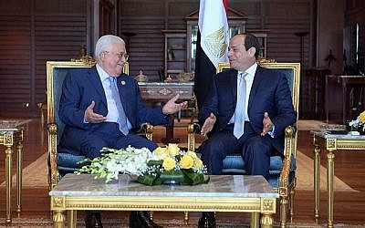 Le président de l'Autorité palestinienne Mahmoud Abbas et le président égyptien Abdel Fattah al-Sissi se rencontrent à Sharm el-Sheikh le 3 novembre 2018 (Crédit : Wafa) Le président de l'Autorité palestinienne Mahmoud Abbas et le président égyptien Abdel Fattah al-Sissi se rencontrent à Sharm el-Sheikh le 3 novembre 2018 (Crédit : Wafa)