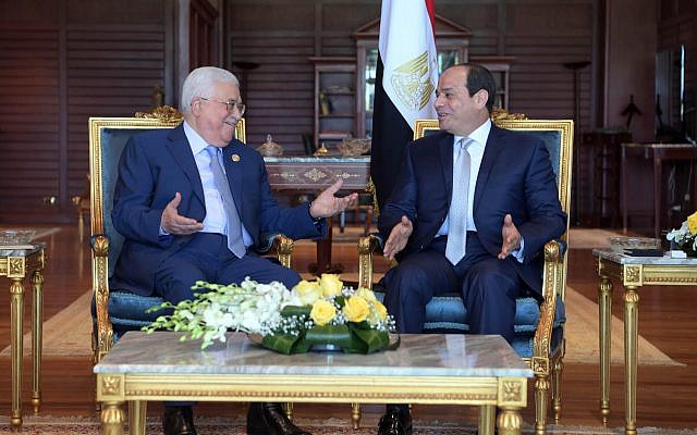 Le président de l'Autorité palestinienne Mahmoud Abbas et le président égyptien Abdel Fattah al-Sissi se rencontrent à Sharm el-Sheikh le 3 novembre 2018 (Crédit : Wafa) Le président de l'Autorité palestinienne Mahmoud Abbas et le président égyptien Abdel Fattah al-Sissi se rencontrent à Sharm el-Sheikh le 3 novembre 2018 (Crédit : Wafa)