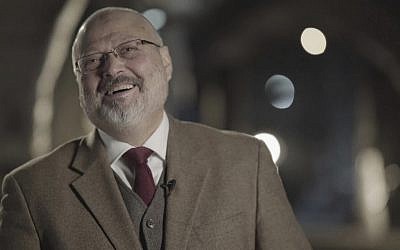 Image extraite d'une vidéo datée de mars 2018 fournie par Metafora Production, dans laquelle Jamal Khashoggi donne une interview. (Crédit : Metafora Production via AP)