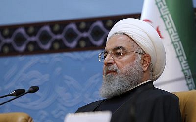 Sur cette photo publiée sur le site officiel du bureau de la présidence iranienne, le président Hassan Rouhani assiste à une conférence annuelle sur l'unité islamique à Téhéran, Iran, le 24 novembre 2018. (Crédit : bureau de la présidence iranienne via AP) Sur cette photo publiée sur le site officiel du bureau de la présidence iranienne, le président Hassan Rouhani assiste à une conférence annuelle sur l'unité islamique à Téhéran, Iran, le 24 novembre 2018. (Crédit : bureau de la présidence iranienne via AP)