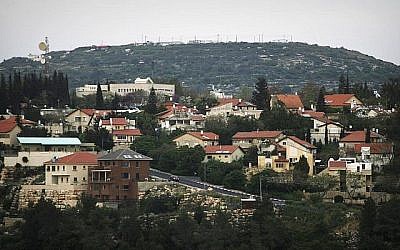 Vue de l'implantation juive Karnei Shomron dans le nord de la Cisjordanie, le 9 avril 2008. (AP Photo/Dan Balilty)