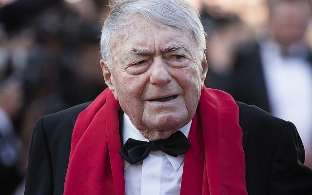 Claude Lanzmann pose pour les photographes lors de la première du film "L'homme qui a tué Don Quichotte" lors de la cérémonie de clôture du 71e festival international du film à Cannes, le samedi 19 mai 2018. (Photo par Vianney Le Caer/Invision/AP) Claude Lanzmann pose pour les photographes lors de la première du film "L'homme qui a tué Don Quichotte" lors de la cérémonie de clôture du 71e festival international du film à Cannes, le samedi 19 mai 2018. (Photo par Vianney Le Caer/Invision/AP)