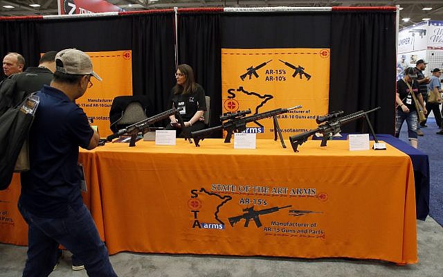 Une convention de la ,National Rifle Association à Dallas, le 4 mai 2018. (Crédit : Sue Ogrocki)