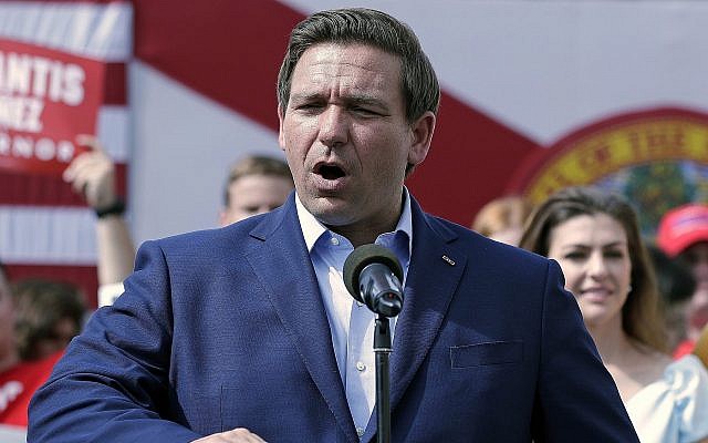 Ron DeSantis durant un meeting électoral à Orlando, le 5 novembre 2018. (Crédit : AP/John Raoux) Ron DeSantis durant un meeting électoral à Orlando, le 5 novembre 2018. (Crédit : AP/John Raoux)