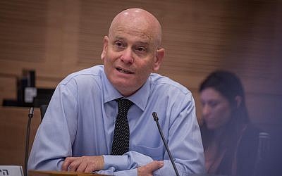 Eyal Yinon, conseiller juridique de la Knesset, assiste à une réunion du comité de la Knesset le 6 juin 2016. (Hadas Parush/Flash90)