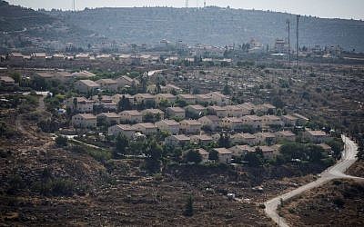 Vue de l'implantation de Ofra en Cisjordanie, le 28 juillet 2016. (Hadas Parush/Flash90)