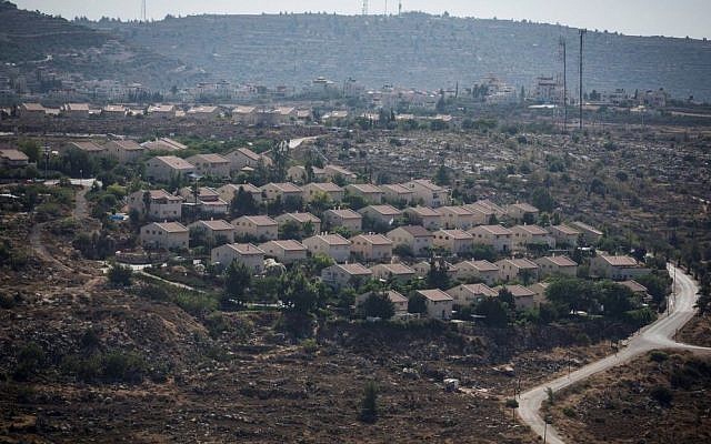 Vue de l'implantation de Ofra en Cisjordanie, le 28 juillet 2016. (Hadas Parush/Flash90)