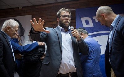 Le député du Likud  Oren Hazan s'exprime à Tel Aviv, le 25 mars 2018 (Crédit :  Miriam Alster/ FLASH90)