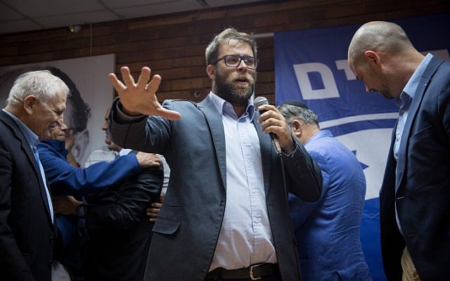 Le député du Likud  Oren Hazan s'exprime à Tel Aviv, le 25 mars 2018 (Crédit :  Miriam Alster/ FLASH90)