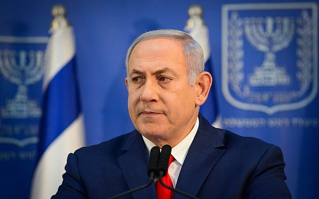 Le Premier ministre Benjamin Netanyahu prend la parole lors d'une conférence de presse au ministère de la Défense à Tel-Aviv, le 18 novembre 2018. (Crédit : Tomer Neuberg / Flash90) Le Premier ministre Benjamin Netanyahu prend la parole lors d'une conférence de presse au ministère de la Défense à Tel-Aviv, le 18 novembre 2018. (Crédit : Tomer Neuberg / Flash90)