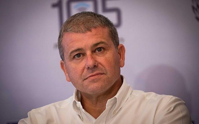 Moshe Edri, directeur-général du ministère de la Sécurité intérieure, durant une conférence de pesse pour le lancement du nouveau siège pour la protection de l'enfance sur internet, au ministère de la Sécurité intérieure, à Jérusalem, le 19 novembre 2018. (Crédit : Yonatan Sindel/Flash90) Moshe Edri, directeur-général du ministère de la Sécurité intérieure, durant une conférence de pesse pour le lancement du nouveau siège pour la protection de l'enfance sur internet, au ministère de la Sécurité intérieure, à Jérusalem, le 19 novembre 2018. (Crédit : Yonatan Sindel/Flash90)
