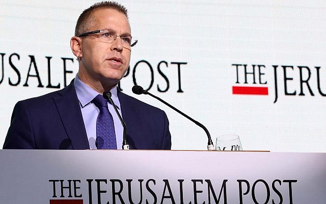 Le ministre de la Sécurité publique Gilad Erdan prend la parole lors d'une conférence diplomatique du Jerusalem Post, le 21 novembre 2018 (Sivan Farag) Le ministre de la Sécurité publique Gilad Erdan prend la parole lors d'une conférence diplomatique du Jerusalem Post, le 21 novembre 2018 (Sivan Farag)