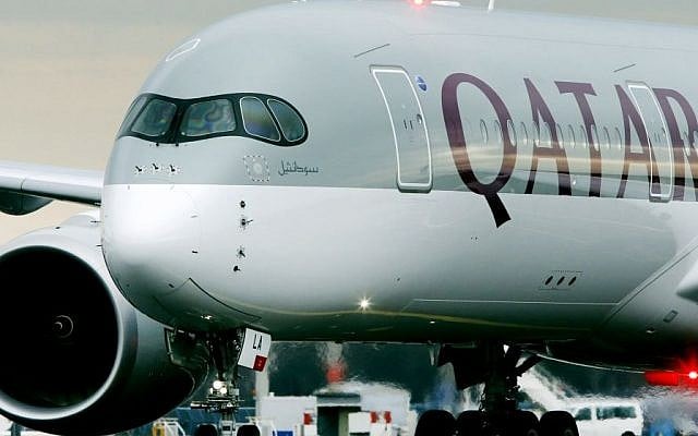 Un avion de Qatar Airways. Illustration (Crédit :  AP/Michael Probst-file)