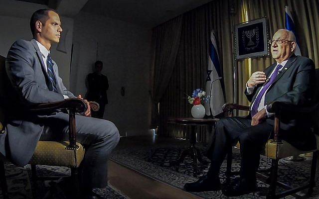 Le président Reuven Rivlin au cours d'un entretien avec CNN, le 29 novembre 2018 (Crédit : GPO/Twitter) Le président Reuven Rivlin au cours d'un entretien avec CNN, le 29 novembre 2018 (Crédit : GPO/Twitter)